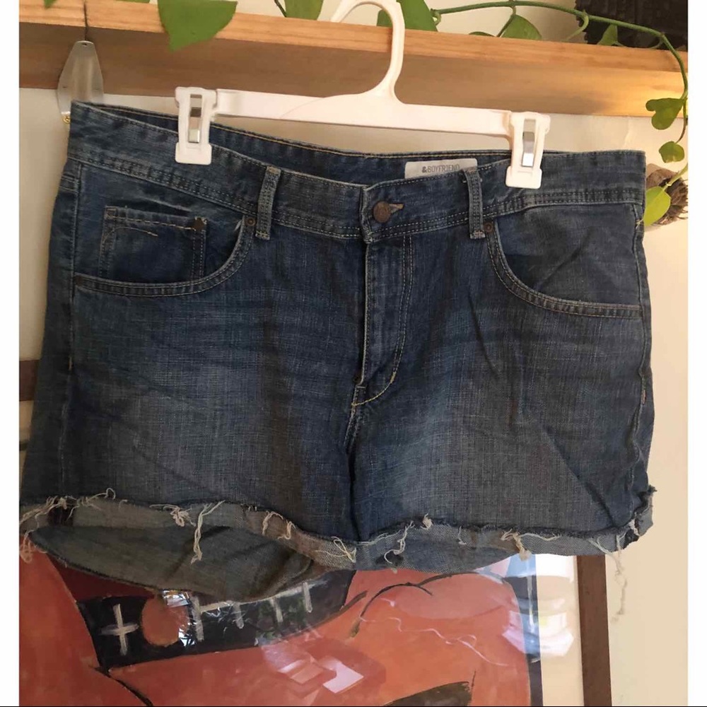 H&M Boyfriend shorts with raw hem